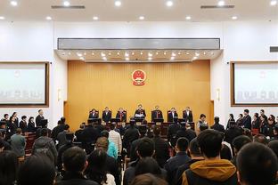 冉雄飞：李铁目前被关在湖北省赤壁市某看守所，也在等待上庭审判